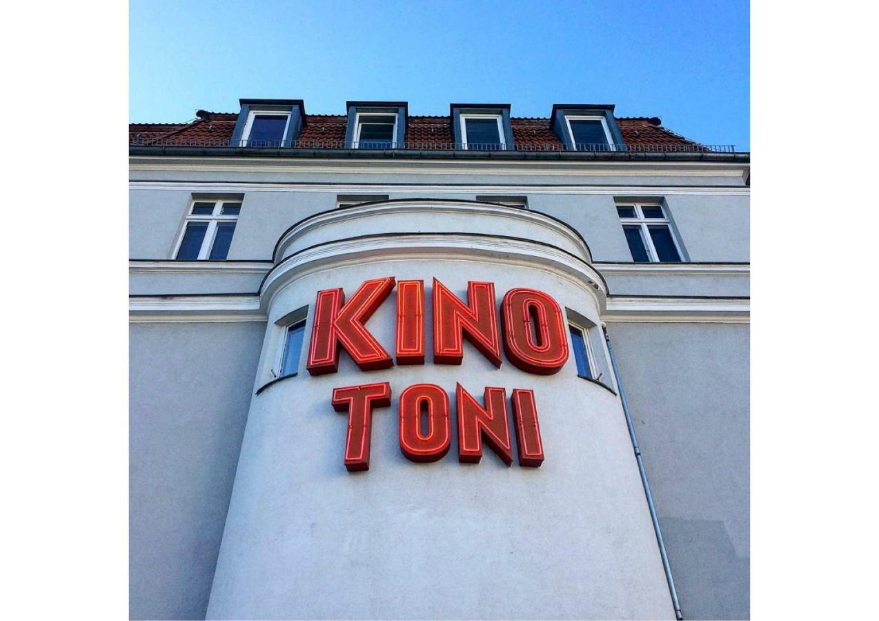 Appartement Ueber Dem Kino Toni Berlin Kültér fotó